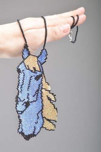 Großer handgemachter Anhänger aus Glasperlen Pferd in Blau und Gelb für Mädchen - MADEheart.com