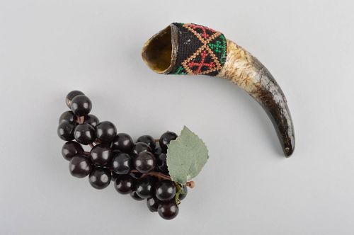 Handgemachtes Geschirr Trink Horn Geschenk für Männer Tisch Deko mit Stickerei - MADEheart.com