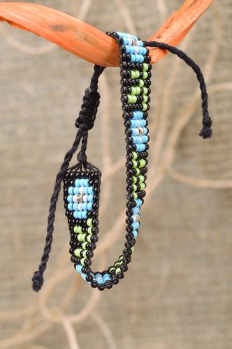 Beautiful designer handmade beaded wrist bracelet of black and blue colors - MADEheart.com