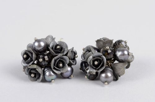 Pendientes hechos a mano con rosas grises regalo original bisutería fina - MADEheart.com