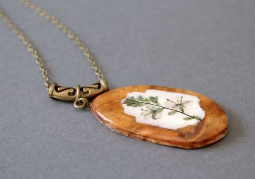 Pendentif en bois - MADEheart.com