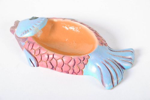 Cinzeiro na forma de peixe feito à mão e pintado com tintas acrílicas Peixe - MADEheart.com
