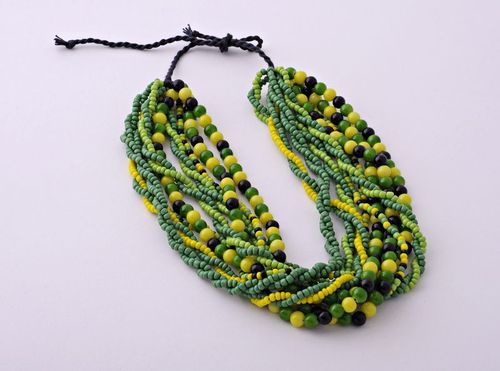 Green glass beads - MADEheart.com