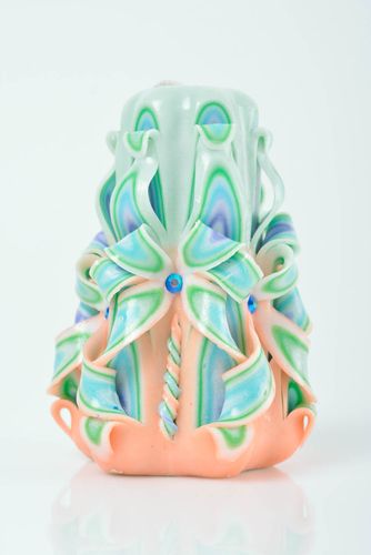Bougie sculptée décorative faite main en paraffine couleurs pastel de design - MADEheart.com
