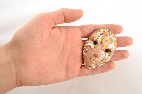 Máscara de arcilla, colgante de interior - MADEheart.com