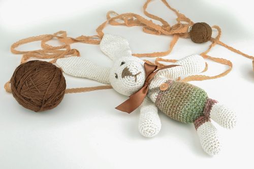Giocattolo a maglia fatto a mano pupazzo morbido a forma di lepre carina - MADEheart.com