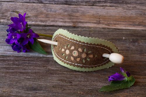 Barrette à cheveux originale sculptée de bois  - MADEheart.com