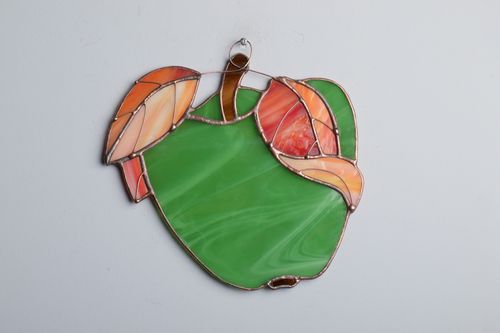 Handmade Anhänger aus Glas Grüner Apfel - MADEheart.com