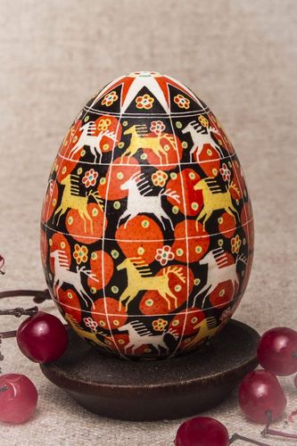Painted Easter egg - MADEheart.com