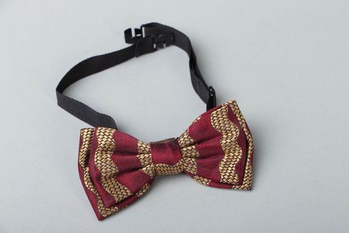 Homemade fabric bow tie - MADEheart.com