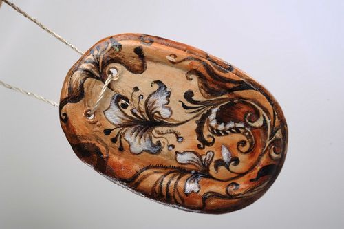 Pingente de cerâmica com pintura - MADEheart.com