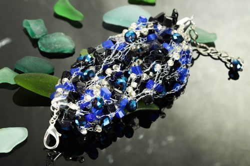Bracelet en pierres naturelles Bijou fait main en bleu-noir Cadeau femme - MADEheart.com