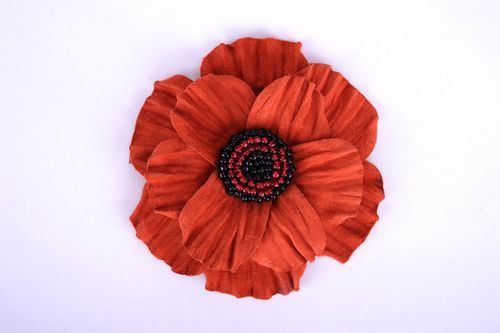 Brooch made ​​of leather Poppy - MADEheart.com