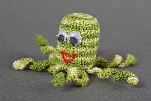 Jouet pieuvre Peluche faite main Cadeau enfant tricoté au crochet coton hochet - MADEheart.com