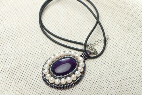 Homemade pendant with amethyst and pearls - MADEheart.com