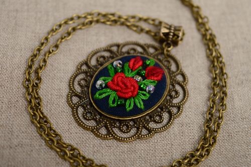 Colgante original bonito en cadenita larga - MADEheart.com