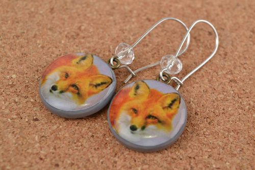 Pendientes redondos de arcilla polimérica artesanales originales con zorros - MADEheart.com