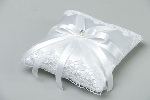 Beautiful satin wedding ring pillow - MADEheart.com