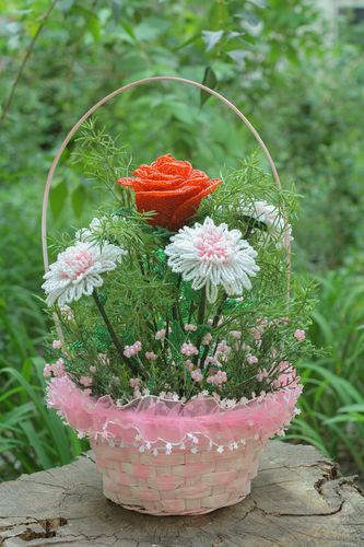 Basket with beaded flowers - MADEheart.com