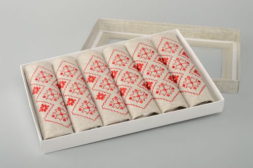 Lot de 6 serviettes de table en lin avec broderie  - MADEheart.com