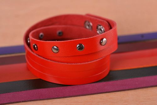 Bracelet cuir Bijou fait main Accessoire femme multirang rouge design insolite - MADEheart.com