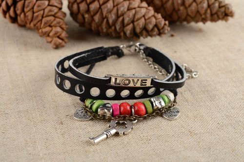 Pulsera de cuero y metal artesanal accesorio para mujer regalo original - MADEheart.com
