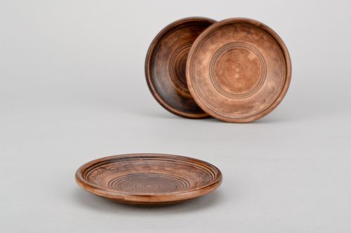 Clay saucer made using kilning technique - MADEheart.com