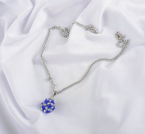 Pendentif boule Bijoux fait main perles de rocaille et verre Accessoire femme - MADEheart.com