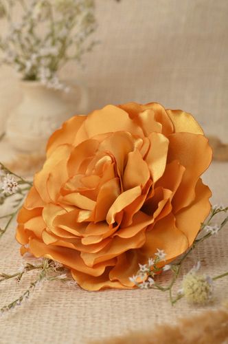 Broche Barrette fleur en satin faite main grande Cadeau pour femme Rose thé - MADEheart.com