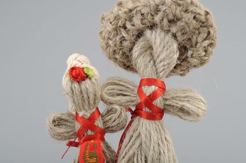 Bonecas folclóricas feitas à mão - MADEheart.com