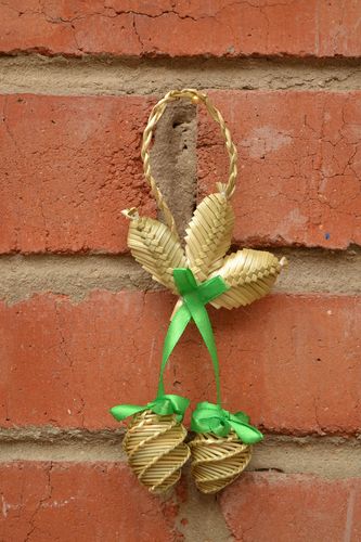 Colgante decorativo hecho a mano de paja trenzado de estilo ecológico con cinta - MADEheart.com