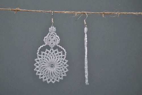 Pendientes calados de encaje de nudos, color blanco - MADEheart.com