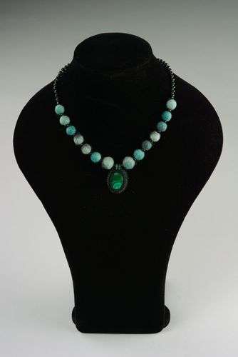 Necklace with felt beads and malachite stone - MADEheart.com