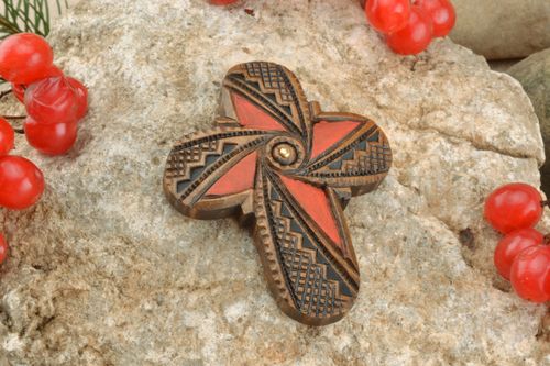 Carved cross necklace - MADEheart.com