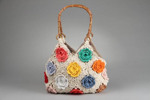 Sac à main artisanal avec fleur tricotées  - MADEheart.com