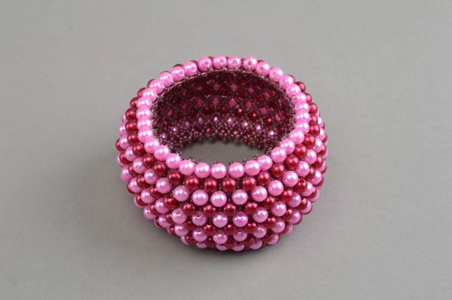 Bracelet en perles de rocaille fait main bijou original Anneaux grenat rose - MADEheart.com