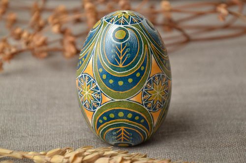 Beautiful painted goose egg decorated using scratching technique - MADEheart.com