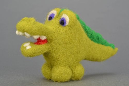Валяная игрушка крокодил из шерсти - MADEheart.com