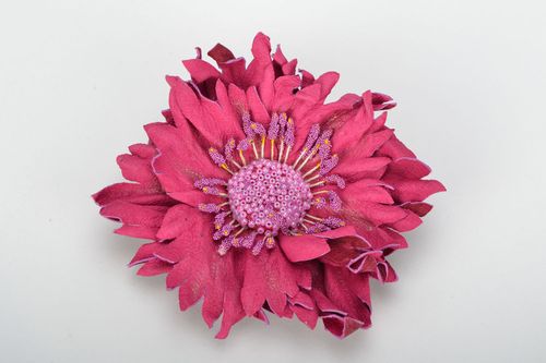 Broche de tecido feito à mão em forma da flor  - MADEheart.com