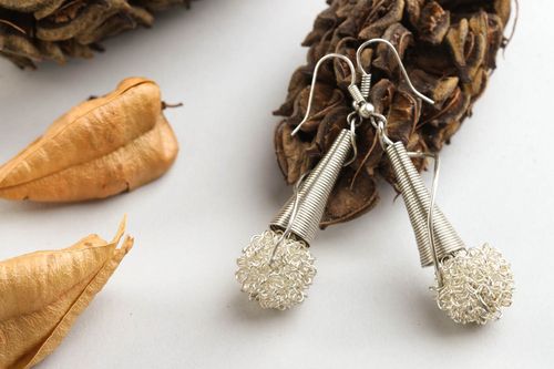 Boucles doreilles pendantes Bijou fait main en métal originales Cadeau femme - MADEheart.com