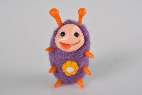 Statuette décorative Figurine fait main en laine Déco maison Coléoptère violet - MADEheart.com