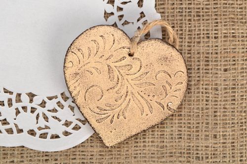 Wooden Christmas toys in the form of heart - MADEheart.com