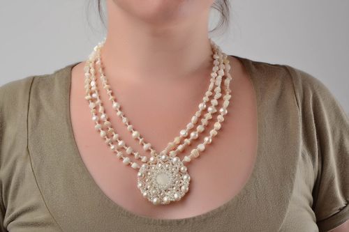 Zarte originelle handgemachte Glasperlen Halskette aus echten Steinen  - MADEheart.com