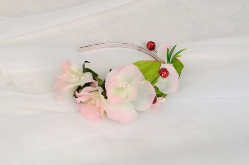 Diadema con flores rosadas - MADEheart.com