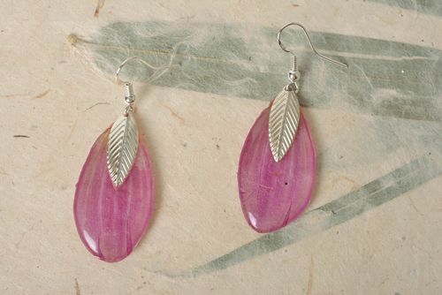 Beautiful handmade pink botanical earrings with epoxy coating silver - MADEheart.com