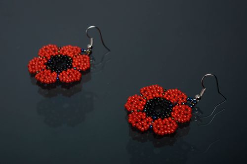 Beaded earrings in the shape of poppy flowers - MADEheart.com