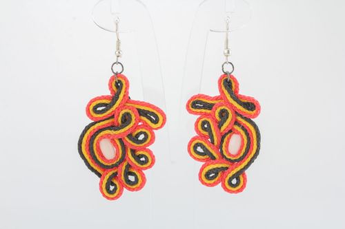 Brincos com forma de figuras - MADEheart.com