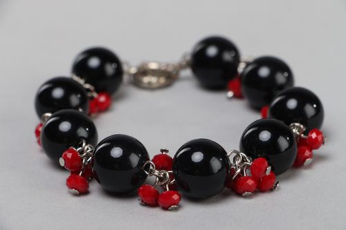 Handmade designer wrist bracelet with glass and plastic beads Red and Black  - MADEheart.com