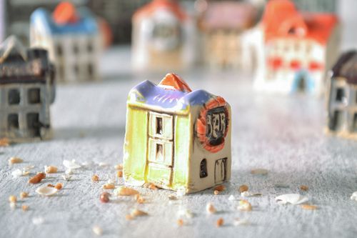 Estatueta de argila feita à mão Bar  - MADEheart.com