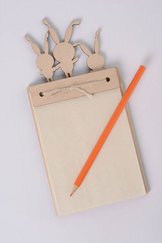 Placa decorativa para anotações Coelhos - MADEheart.com